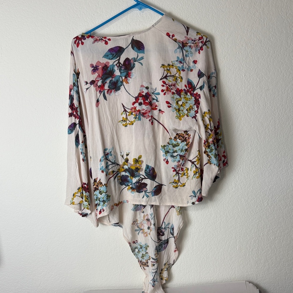 Davi & Dani Size Large Rayon Multicolor Floral V-Neck Poncho Size Large - Picture 2 of 5